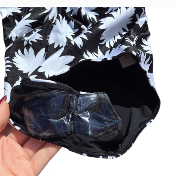 Patbo Dahlia Floral swimsuit Revolve Lace-Up One Piece Black Floral NWT Tags S - Picture 2 of 6